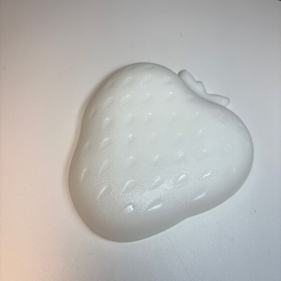 Vintage Milk Glass Strawberry Plate – 7x6 - Picture 2 of 5